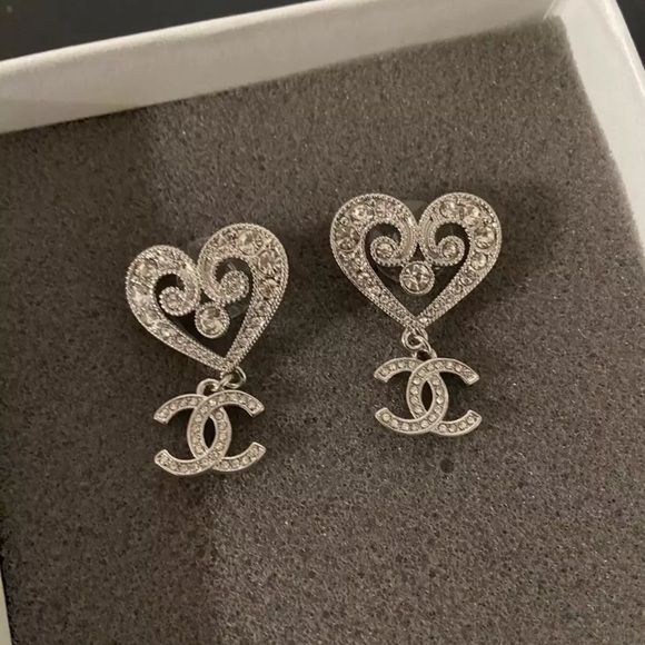 Stunning Chanel CC crystal heart drop earrings - Picture 2 of 5